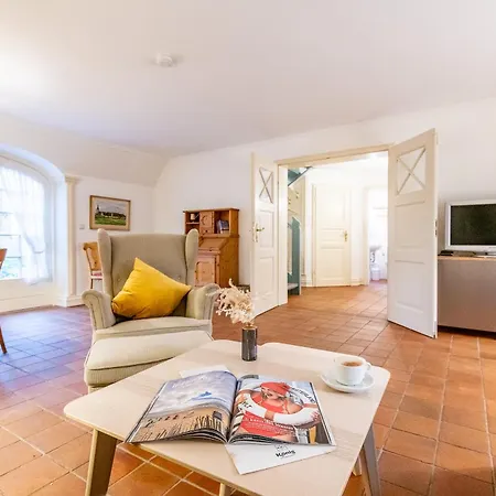 Friesenhaus Kaeptn Hahn Hausteil 05 Semesterbostad